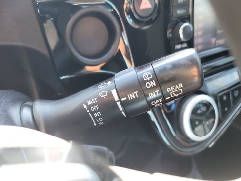 Used 2018 Toyota Prius C Two FWD image 29