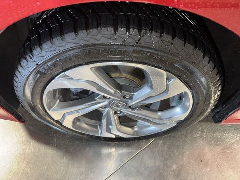 Used 2019 Honda Accord EX image 10