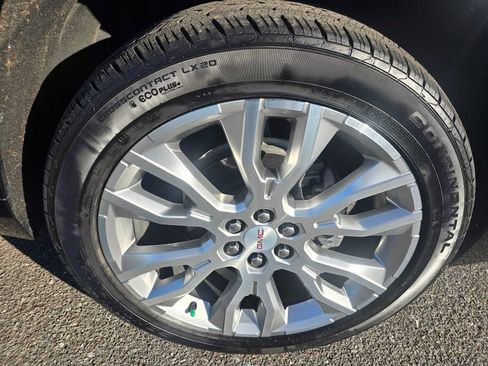 Used 2024 GMC Acadia Denali w/ Super Cruise Package image 9