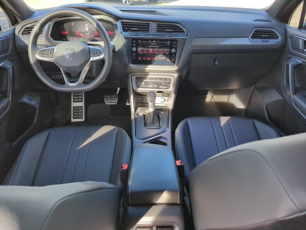 Certified 2023 Volkswagen Tiguan SE R-Line FWD image 15