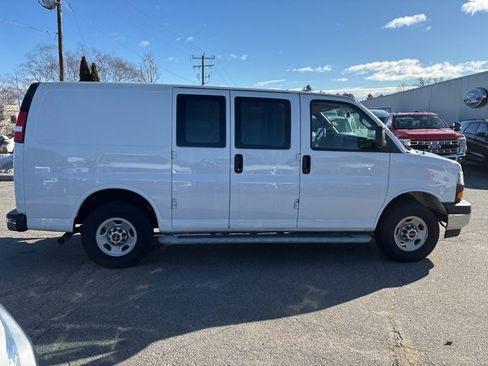 Used 2024 GMC Savana 2500 w/ Driver Convenience Package image 2
