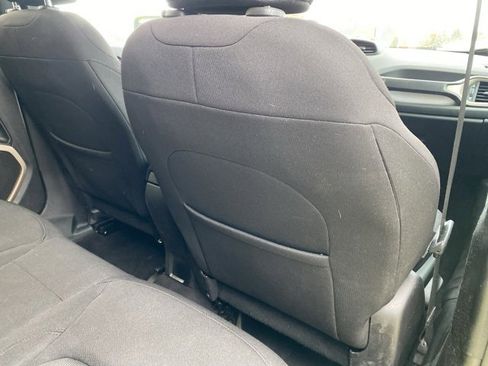 Certified 2017 Jeep Renegade Latitude w/ Cold Weather Group image 33