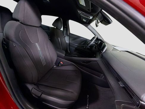 Used 2025 Hyundai Elantra Sport image 29