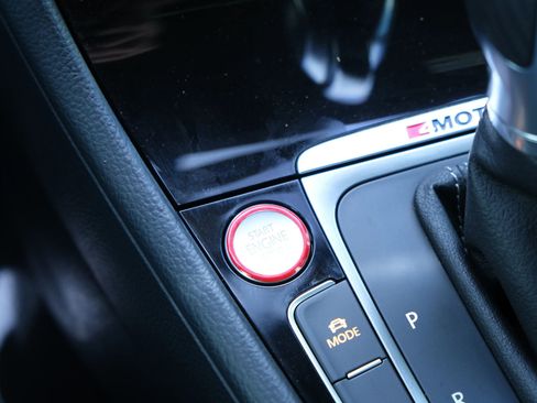 Used 2016 Volkswagen Golf R 4-Door image 46