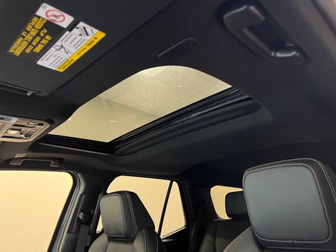 Certified 2025 Toyota 4Runner TRD Off-Road Premium image 16