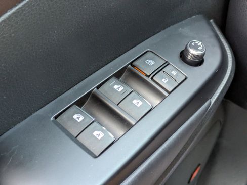 Used 2015 Toyota Highlander Limited image 24