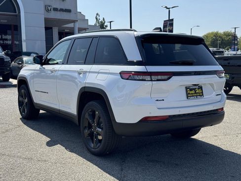 New 2025 Jeep Grand Cherokee Limited w/ Black Appearance Package AWD/4WD image 4