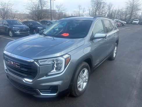 Used 2023 GMC Terrain SLE w/ Driver Convenience Package image 1