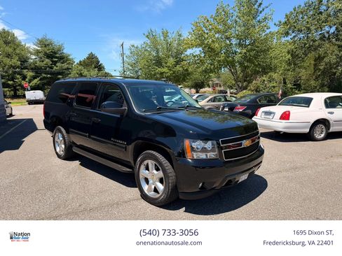 Used 2014 Chevrolet Suburban LT w/ Luxury Package AWD/4WD image 8