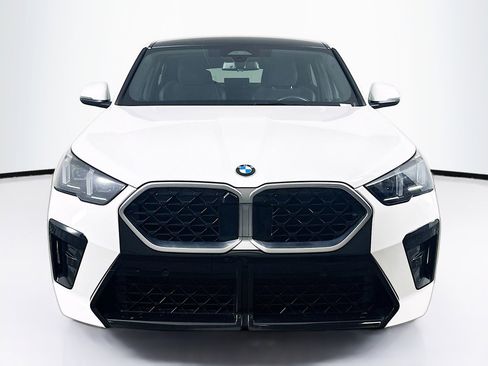 Used 2025 BMW X2 xDrive28i image 2