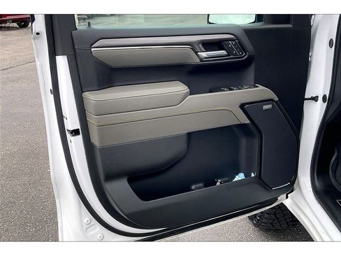 Used 2025 Chevrolet Silverado 1500 ZR2 w/ Technology Package image 24