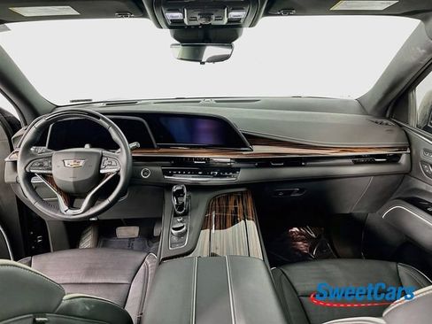 Used 2024 Cadillac Escalade Premium Luxury AWD/4WD image 16