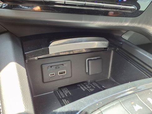 Used 2023 Buick Envision Avenir FWD image 7
