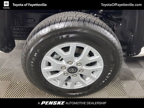 Used 2025 Toyota Tacoma SR5 AWD/4WD image 11