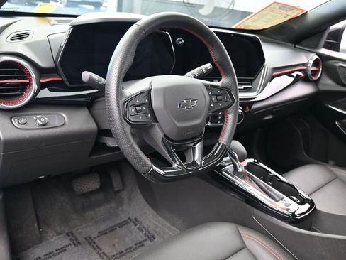 Used 2024 Chevrolet Trax RS w/ Sunroof Package image 13