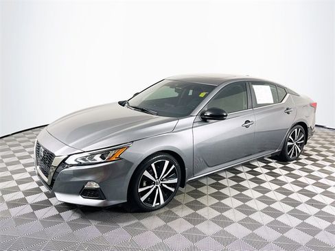 Used 2020 Nissan Altima 2.5 SR w/ Premium Package image 4