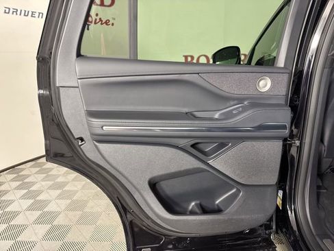 New 2025 Lincoln Navigator Reserve w/ Jet Appearance Package image 18