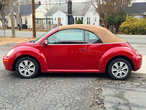 Used 2009 Volkswagen Beetle Convertible image 9