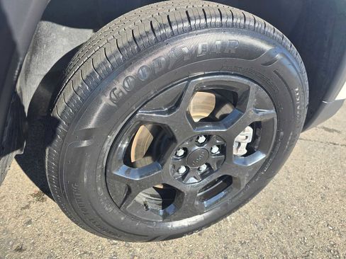 Used 2023 Jeep Compass Trailhawk image 9