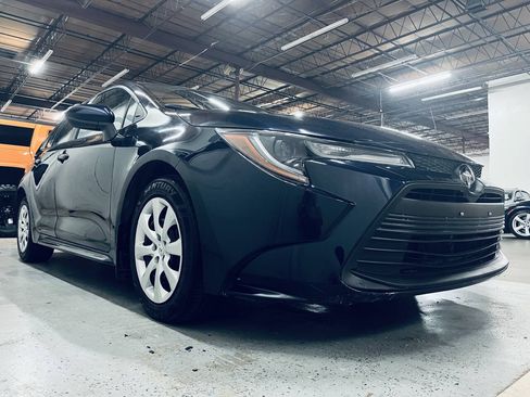 Used 2025 Toyota Corolla LE FWD image 5