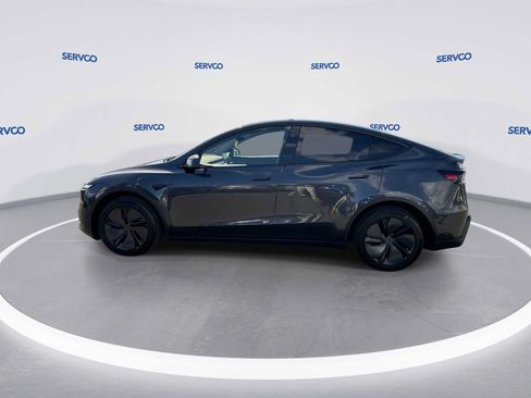 Used 2026 Tesla Model Y 2WD image 5