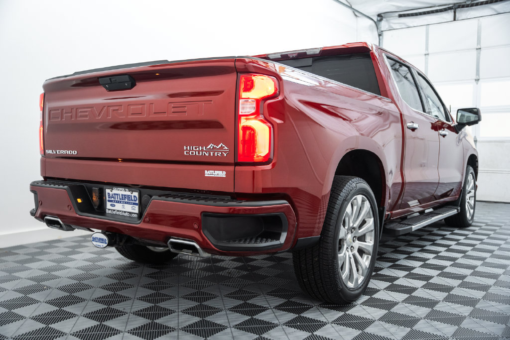 Used 2021 Chevrolet Silverado 1500 High Country w/ Technology Package AWD/4WD image 5