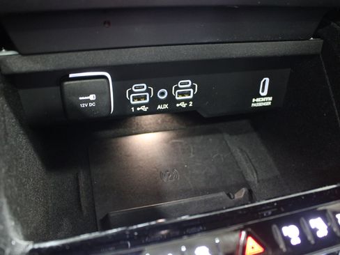 Used 2023 Jeep Grand Wagoneer Series III AWD/4WD image 19