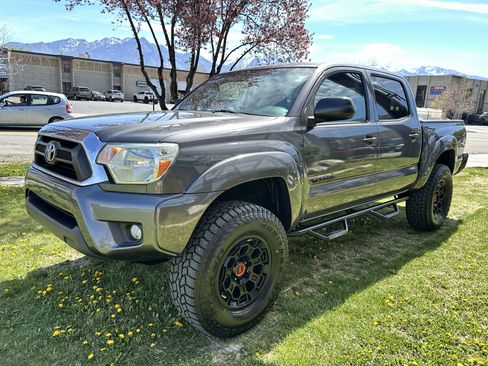 Used 2015 Toyota Tacoma 4x4 Double Cab w/ TRD Off-Road Package image 12