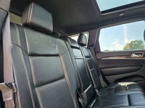 Used 2016 Jeep Grand Cherokee Overland AWD/4WD image 24