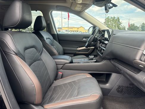 Used 2025 Nissan Pathfinder Platinum w/ Cargo Package FWD image 15