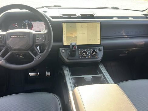 New 2026 Land Rover Defender 110 AWD/4WD image 17