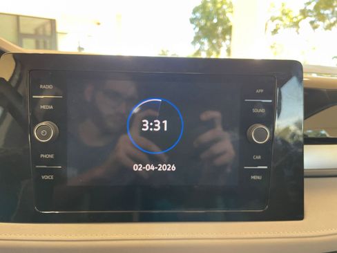 Used 2025 Volkswagen Taos SE image 18