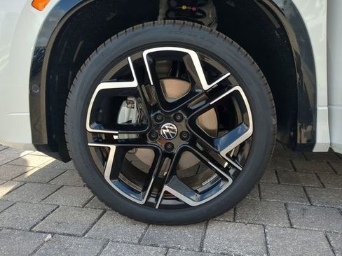 New 2026 Volkswagen Tiguan SEL R-Line AWD/4WD image 34