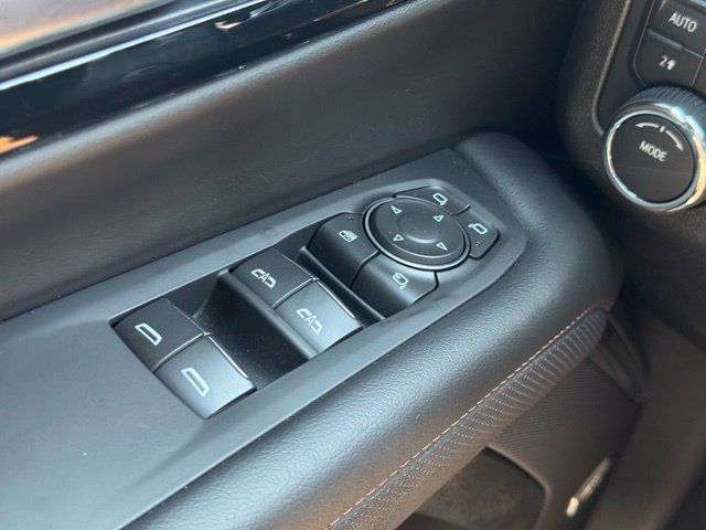Used 2025 Chevrolet Suburban High Country AWD/4WD image 28