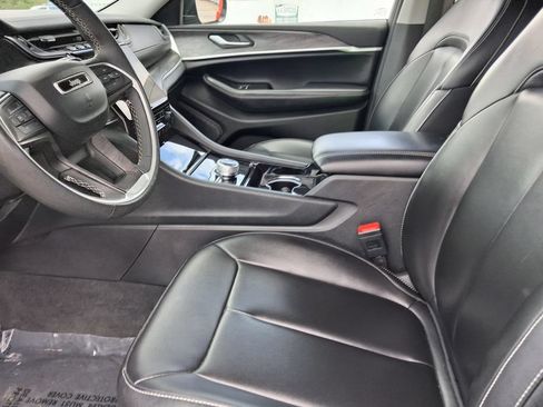 Certified 2023 Jeep Grand Cherokee Overland w/ Luxury Tech Group IV AWD/4WD image 23