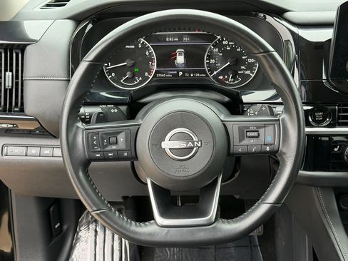 Used 2025 Nissan Pathfinder SV FWD image 24