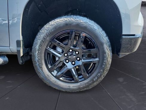 Used 2024 Chevrolet Silverado 1500 Custom Trail Boss w/ LPO, Dark Essentials Package image 9