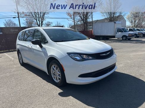 Used 2024 Chrysler Voyager LX image 2