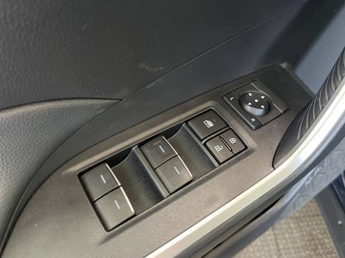 Used 2024 Toyota RAV4 XLE AWD/4WD image 4