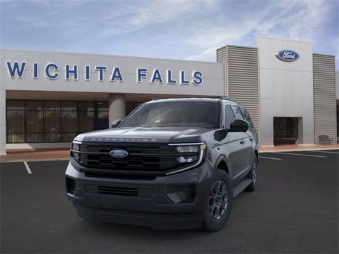 New 2025 Ford Expedition Active image 2