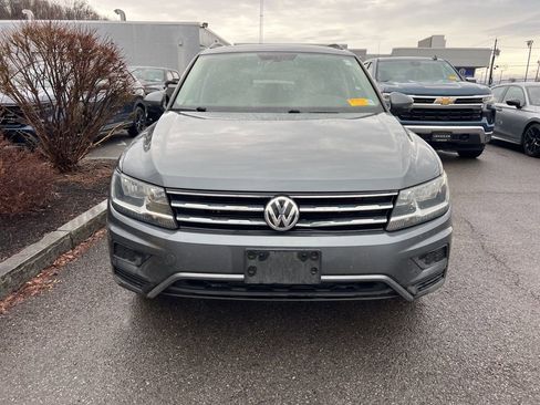 Used 2019 Volkswagen Tiguan SE w/ Panoramic Sunroof Package image 2