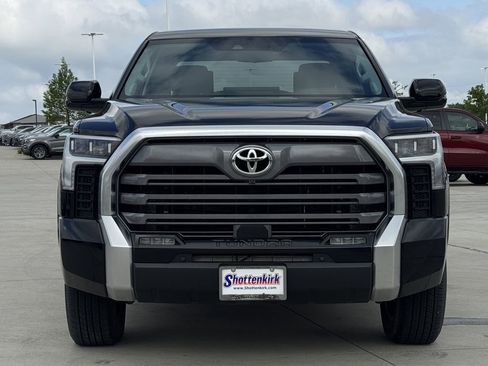 Used 2024 Toyota Tundra Limited AWD/4WD image 7
