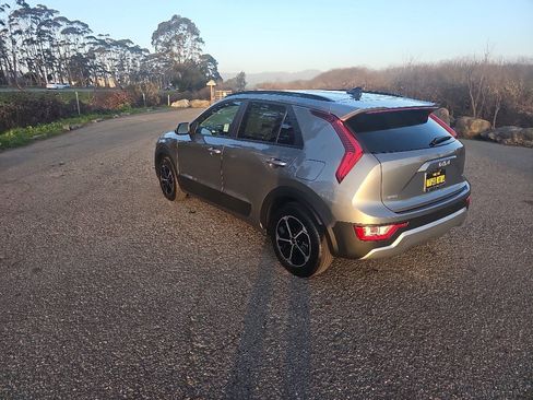New 2026 Kia Niro LX image 3
