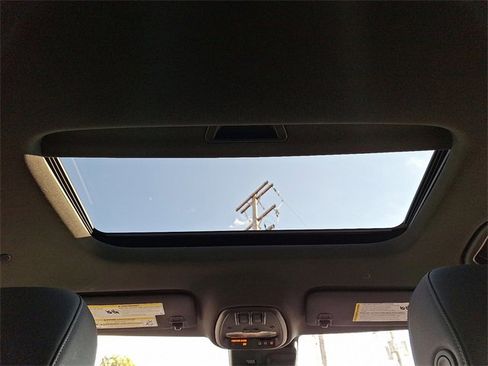 Certified 2024 Chevrolet Trax RS w/ Sunroof Package image 15