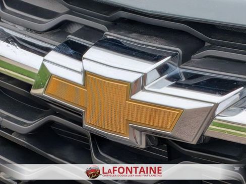 Used 2025 Chevrolet Trax LT w/ LT Convenience Package FWD image 9