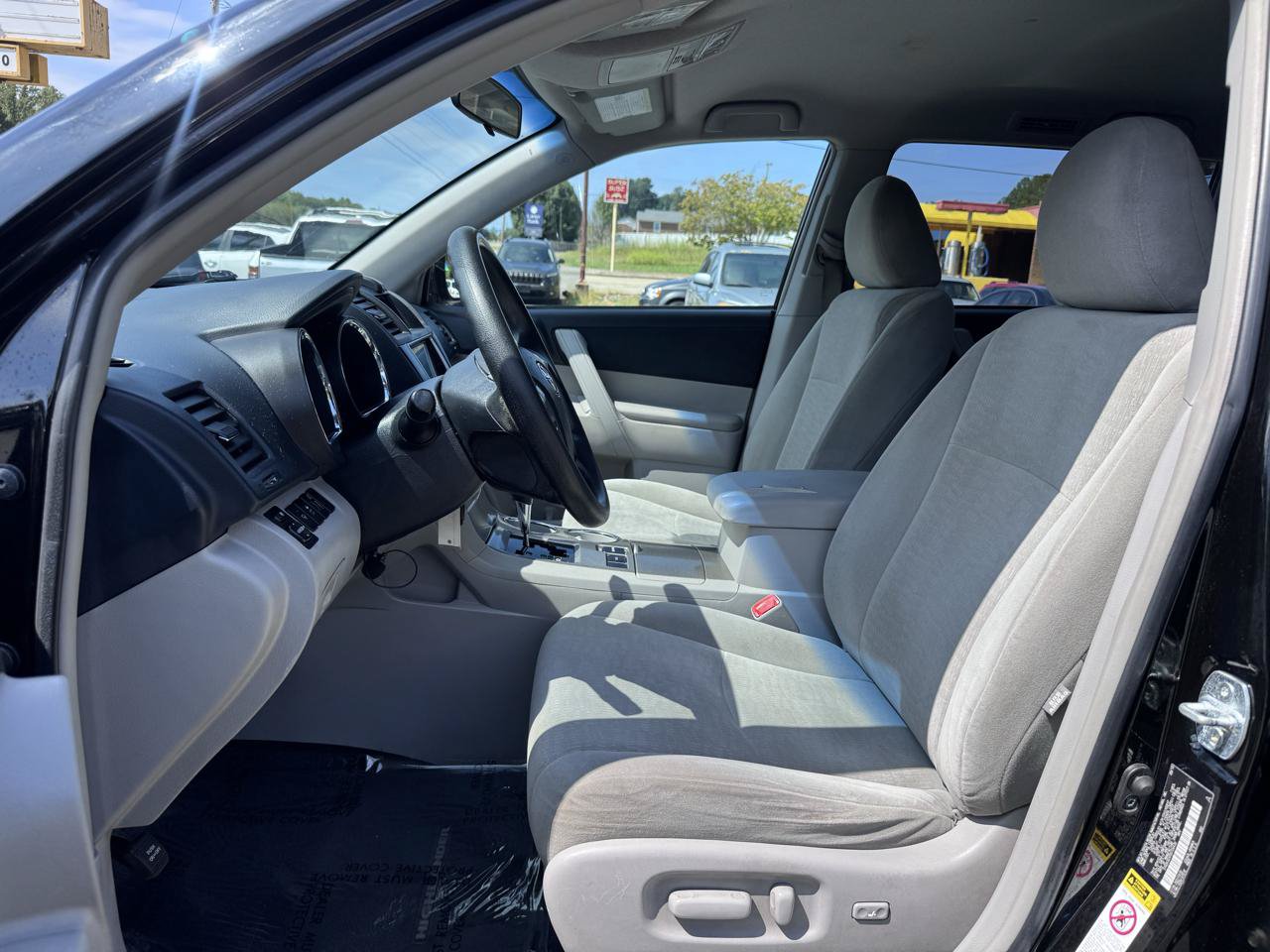 Used 2013 Toyota Highlander Plus FWD image 10