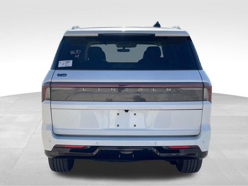 New 2026 Lincoln Navigator Reserve w/ Jet Appearance Package AWD/4WD image 4