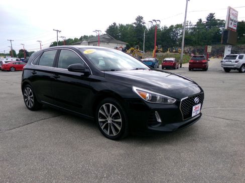 Used 2018 Hyundai Elantra GT image 3