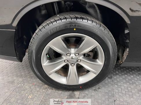 Used 2016 Dodge Challenger SXT image 17