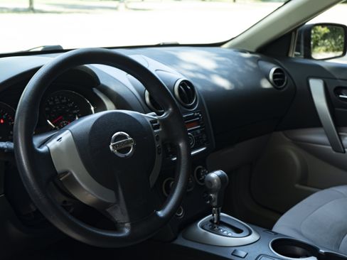 Used 2013 Nissan Rogue S FWD image 16